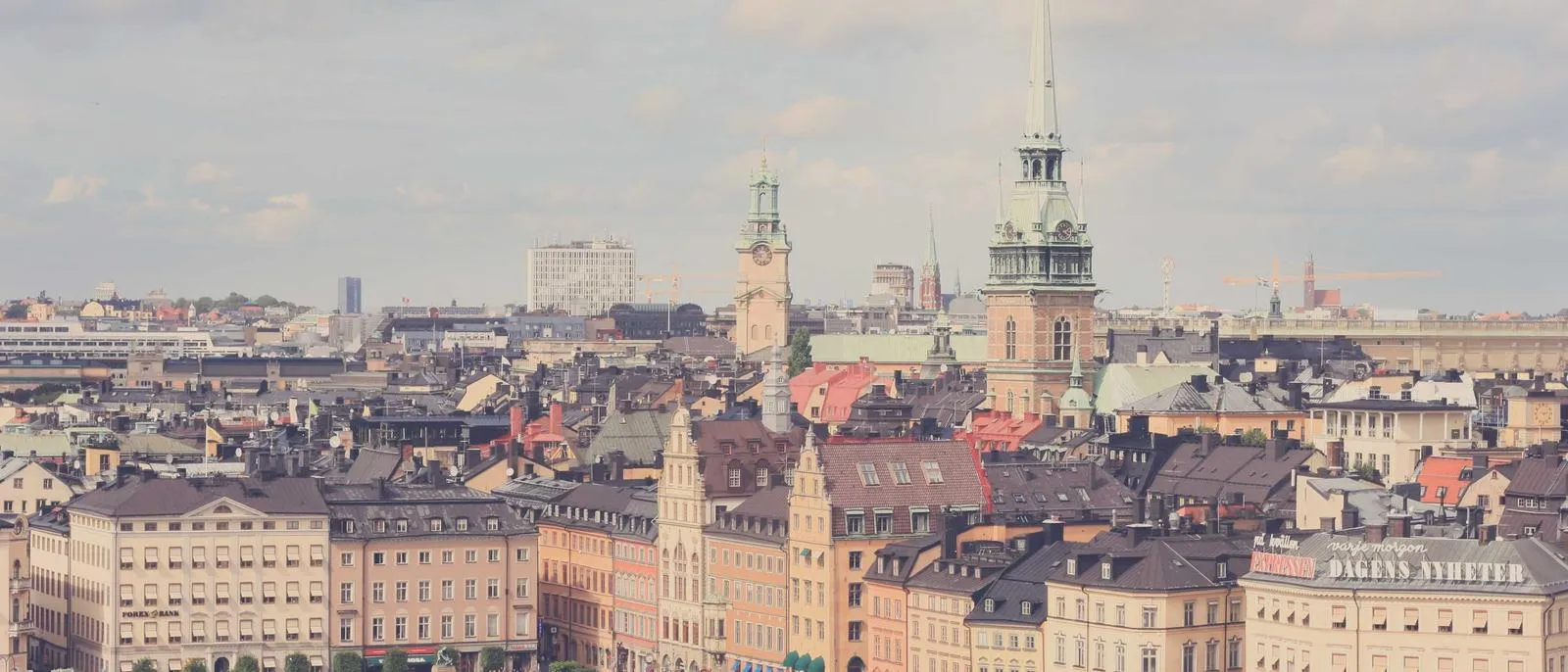 Blick über die Dächer einer europäischen Altstadt